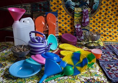 Pagnes, petits foyers burkinabés, tongs, éléments de toilette…