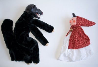 Attention petit chaperon rouge, méfie-toi du loup !