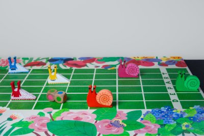 Jeu de la course des limaçons, plateau de bois, 2 dés et 6 pions