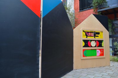 Module d'activités n°2 sous forme de paravent en bois à monter