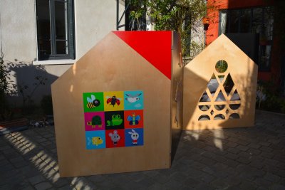 Module d'activités n°1 sous forme de paravent en bois à monter