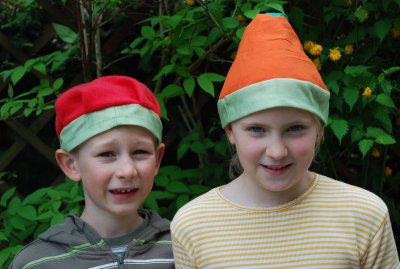 Enfants chapeautés
