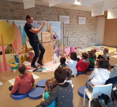 Que se passe t-il ? C&eacute;dric raconte et th&eacute;atralise l'histoire pour le jeune public.