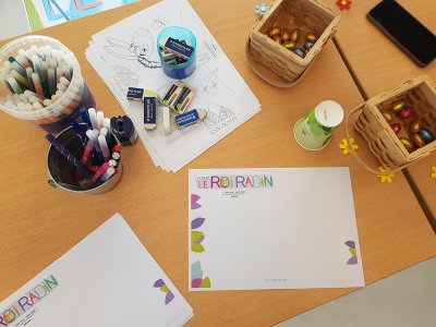 Pr&eacute;paration d'un atelier avec Marl&egrave;ne Verglas pour apprende &agrave; dessiner le roi radin.