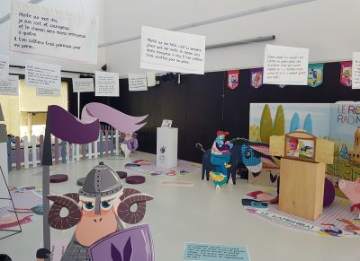 Vision large de la mise en place de l'exposition, de ses d&eacute;cors et outils d'animation.